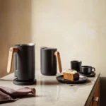 Eva Solo Nordic Kitchen Thermoskan Zwart kunststof met houten handvatwebp